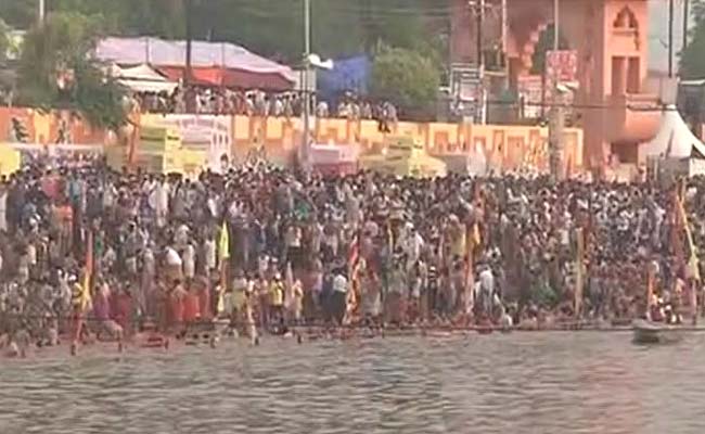 उज्जैन : सिंहस्थ के दूसरे शाही स्नान में ओलावृष्टि, बारिश और तेज हवाओं ने डाला खलल