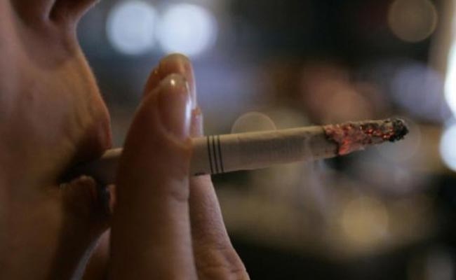 smoking cigarette in public places fine Delhi Police To Fine Those Found Smoking In Public Places