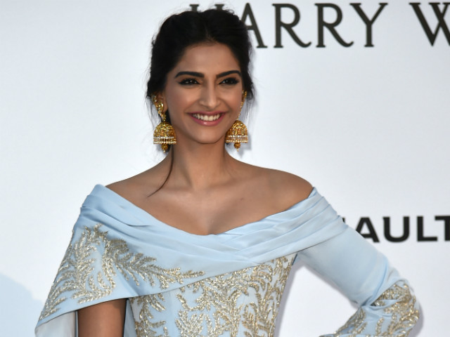 Cannes 2016: Sonam Kapoor's amfAR Gala Dress is Ralph & Russo Cannes 2016: Sonam Kapoor's amfAR Gala Dress is Ralph & Russo