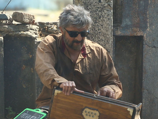 Can You Recognise This Famous Singer Dressed as Old Street Musician?