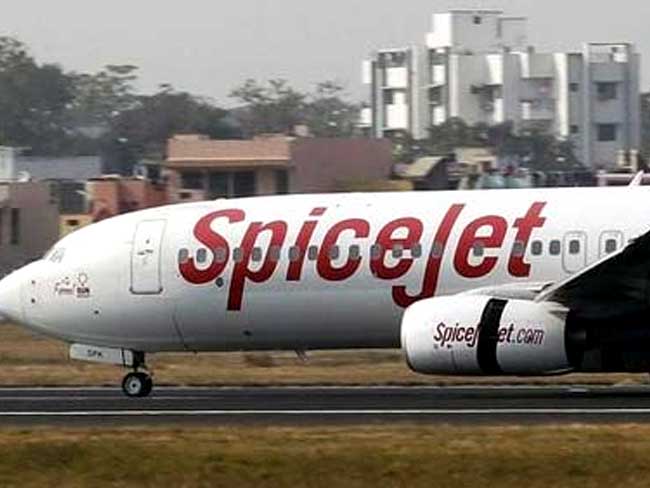 दिल्ली एयरपोर्ट पर अफरातफरी: एयर ट्रैफिक कंट्रोल में तकनीकी गड़बड़ी से 80 से अधिक उड़ानें प्रभावित