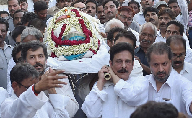 Mortal Remains Of Subrata Roy's Mother Consigned To Flames