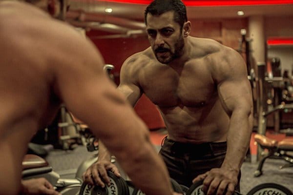 Salman Khan Gets Someone Else to do the Heavy Lifting at Sultan Party