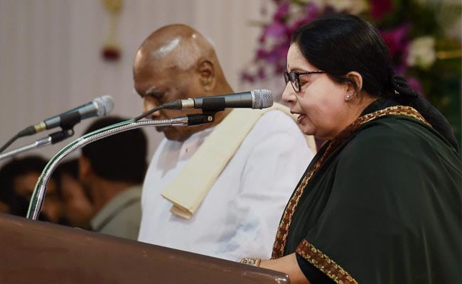 Actors, Industry Leaders Attend Jayalalithaa's Swearing-In Ceremony