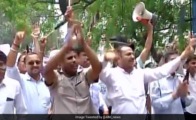 Taxi Drivers Protest Outside Delhi Chief Minister Arvind Kejriwal's Residence