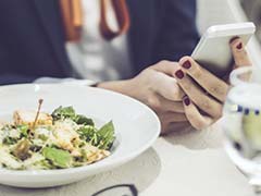 Relax! Texting Or Phone Calls At Dinner Time Is OK