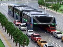 China's Elevated Bus May Just Be the Niftiest Solution to Traffic Jams