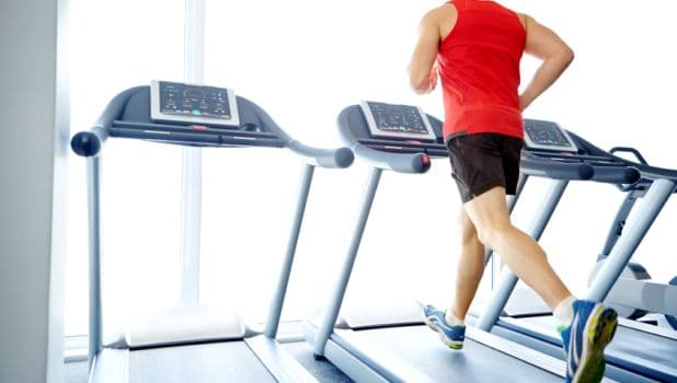 Health Tips: ट्रेडमिल पर दौड़ते समय रखें स्पीड और हार्टबीट का खास ख्याल, इन 5 गलतियों से हार्ट पर पड़ता है असर