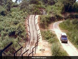 बीएसएफ ने बांग्लादेश की सीमा पर तस्कर को धरदबोचा, 72.65 लाख रुपये का सोना जब्त बीएसएफ ने बांग्लादेश की सीमा पर तस्कर को धरदबोचा, 72.65 लाख रुपये का सोना जब्त