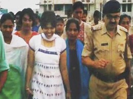 Activist Trupti Desai Enters Mumbai's Haji Ali, But Not Inner Shrine Activist Trupti Desai Enters Mumbai's Haji Ali, But Not Inner Shrine