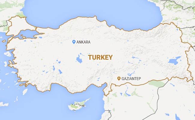 Car Bomb Kills 2 Turkish Police, Wounds 22 Near Syria Border