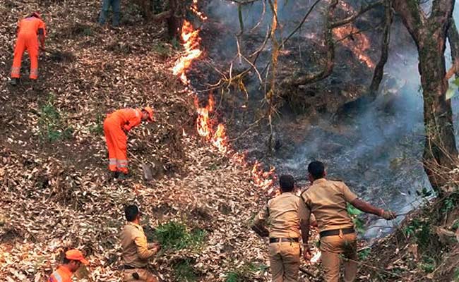 उत्तराखंड के जंगलों में पांच जगह लगी आग, 10 लोगों की हुई मौत