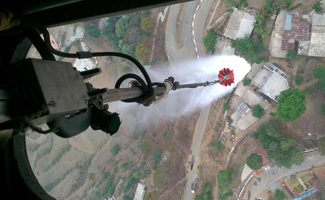 धधकता उत्तराखंड : आग बुझाने भीमताल-पौड़ी गए हेलीकॉप्टर 'जीरो विजिबिलिटी' के चलते लौटे