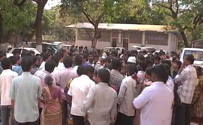 Protests In Vijaywada After Baby Dies In Hospital, Allegedly Of Ant Bites