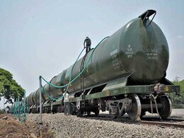 लातूर भेजी गई वाटर ट्रेन के लिए रेलवे ने जिला कलेक्टर को भेजा 4 करोड़ रुपये का बिल लातूर भेजी गई वाटर ट्रेन के लिए रेलवे ने जिला कलेक्टर को भेजा 4 करोड़ रुपये का बिल