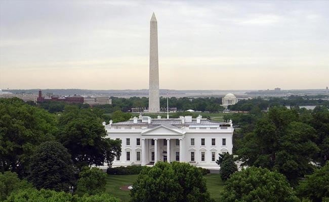 White House On Alert After 'Metal Object' Hurled Over Fence