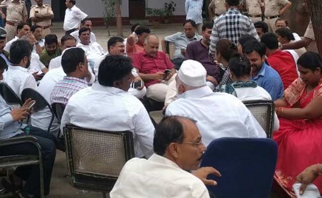 Delhi Police Releases Manish Sisodia, 52 AAP Legislators