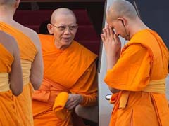 Meditating Devotees Shield Scandal-Hit Abbot From Thai Police