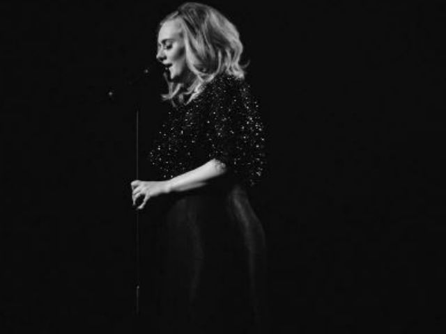 Adele Stops Glastonbury Gig to Help Ill Fan