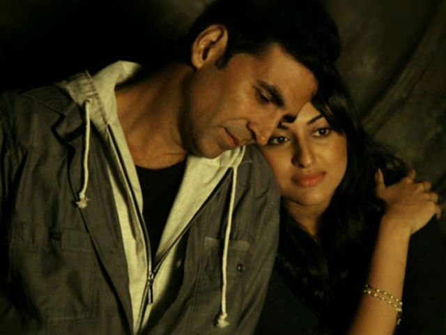 Akshay Kumar 'Can't Wait for' Sonakshi Sinha's <i>Akira</i>
