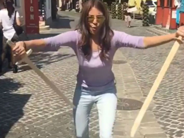 Anushka Sharma is a <i>Game of Thrones</i> Fangirl. Here's How we Know