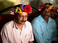 Arvind Kejriwal Wore This Floral Crown In Goa And Twitter Is Losing It