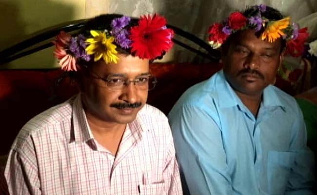 Arvind Kejriwal Wore This Floral Crown In Goa And Twitter Is Losing It