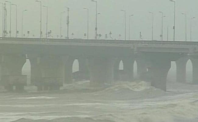 In Mega Mumbai Rain, Cars Crawl On Famous 50-Km-Per-Hour Sea Link