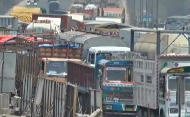 गुजरात : भरूच के पास रोज़ लग रहा है 20-25 किलोमीटर लंबा जाम