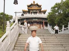 Why This Chinese Man Walked Around With 40 Kg Block Of Cement On His Head