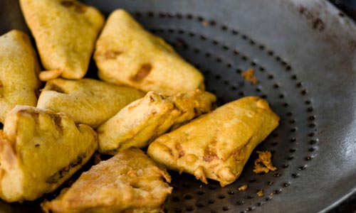 Watch: Make This Crispy And Yummy Onion Bread Pakoda In Just 10 Mins