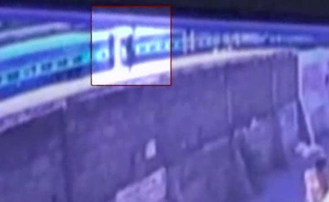 Infosys Techie Murder: Suspected Killer's Escape Captured On CCTV