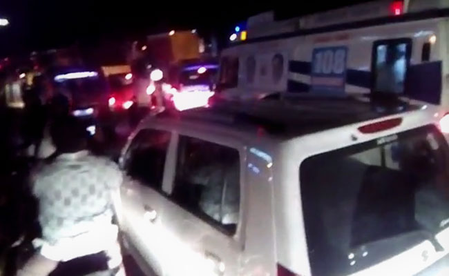 बेंगलुरु : मुख्यमंत्री के काफिले के लिए रोके ट्रैफिक में फंसी एम्बुलेंस, जांच के आदेश