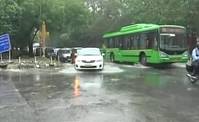 Met Predicts Heavy Rainfall In Delhi Tomorrow