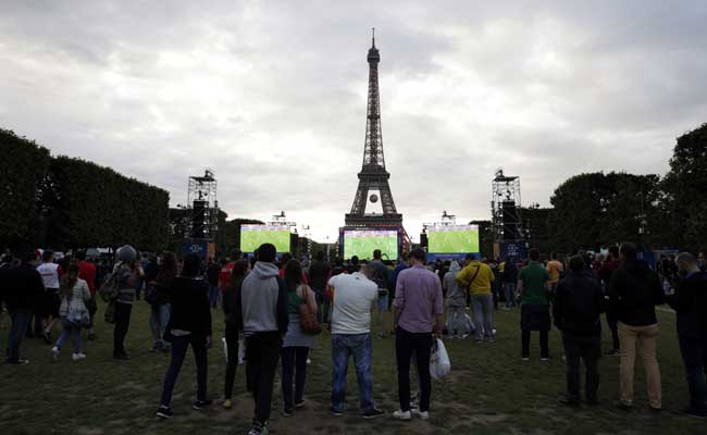 Eiffel Tower Closed Because Of National Strike Over Labour Laws