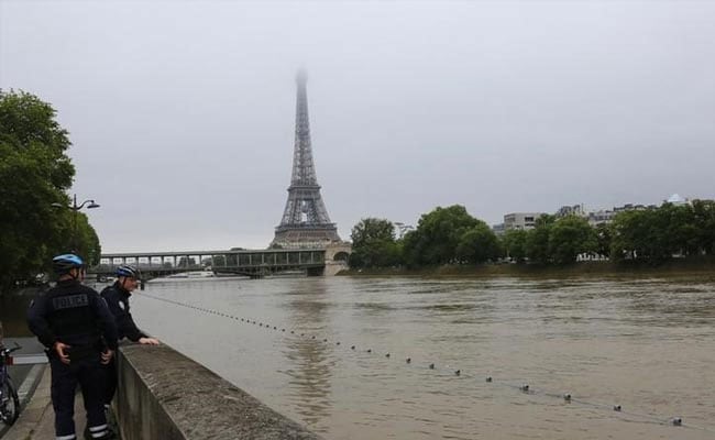 Seine River Peaks In Paris, Museums To Be Shut For Days