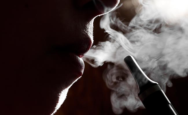 मसालेदार ई-सिगरेट भी है दिल के लिए खतरनाक, ऐसे कर रही है आपको बीमार