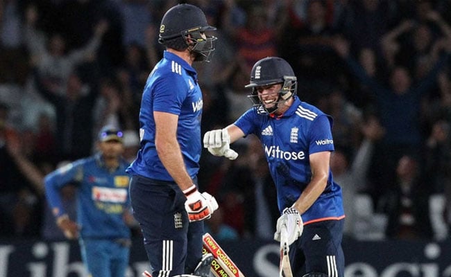 लिएम प्लंकेट ने लगाया आखिरी गेंद पर छक्का और इंग्लैंड vs श्रीलंका पहला वनडे हो गया टाई