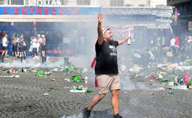 स्टेडियमों में और हिंसा हुई तो यूरो 2016 से बाहर कर दिया जाएगा रूस : यूएफा