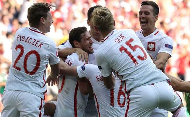 यूरो 2016 : पेनल्टी शूटआउट में स्विट्जरलैंड को हराकर पोलैंड क्वार्टर फाइनल में
