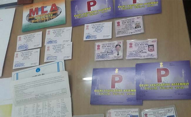दिल्ली विधानसभा की सुरक्षा में सेंध लगते-लगते बची : फ़र्ज़ी स्टिकर, पार्किंग पास बेचने वाला गैंग धरा
