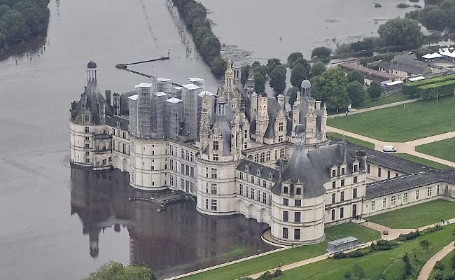 Paris Museums On Alert As Flood Chaos Hits France, Germany