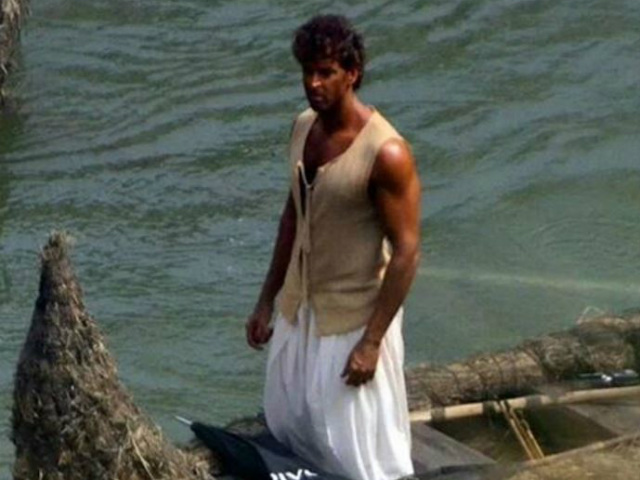 <I>Mohenjo Daro</i> Poster: Meet a Weathered Hrithik Roshan as Sarman