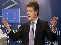 ब्रिटेन के कंजरवेटिव पार्टी के नेता जोनाथन हिल का यूरोपीय वित्त आयुक्त पद से इस्तीफा ब्रिटेन के कंजरवेटिव पार्टी के नेता जोनाथन हिल का यूरोपीय वित्त आयुक्त पद से इस्तीफा