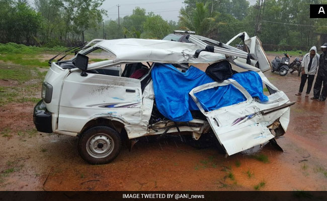 कर्नाटक में स्कूल वैन और बस की भीषण टक्कर, 8 बच्चों की मौत, 11 घायल