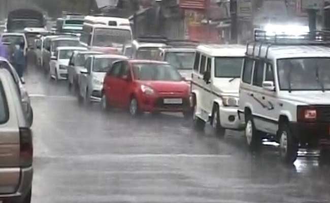 2 Killed In Storm And Heavy Rain In Kashmir
