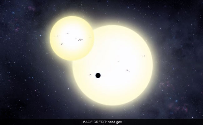 Astronomers Discover Largest Planet Orbiting 2 Suns