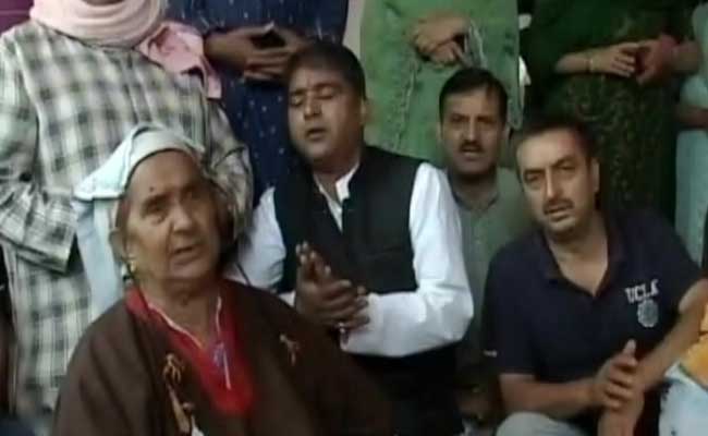 Kashmiri Pandits Arrive In Valley To Celebrate Annual Kheer Bhawani Festival