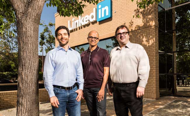अपनी अब तक की सबसे बड़ी डील में माइक्रोसॉफ्ट 26.2 अरब डॉलर के नकदी सौदे में लिंक्डइन को खरीदेगी