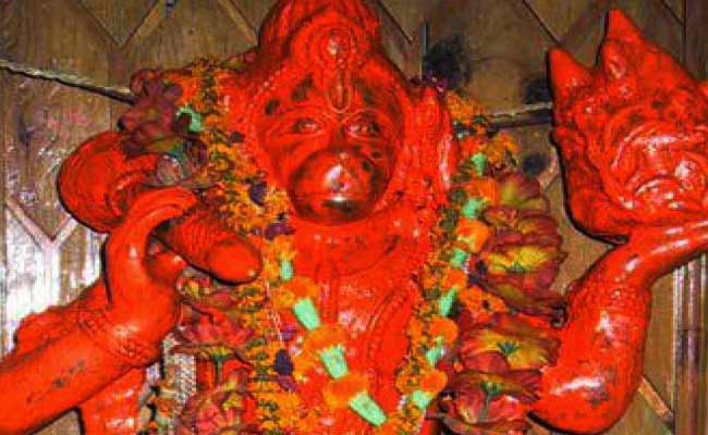 इस मानवकृत समस्या से संकटमोचक हनुमान भी हैं परेशान, हर दूसरे दिन बदलना पड़ता है वस्त्र